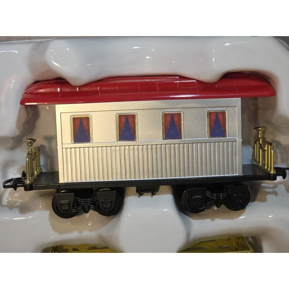 F.A.O. Schwarz 30-Piece‎ Motorized Train Set 2019, Exclusive at Macy's, Fallon's